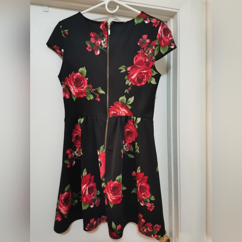 B. Darlin Junior Floral Dress - Picture 3 of 5